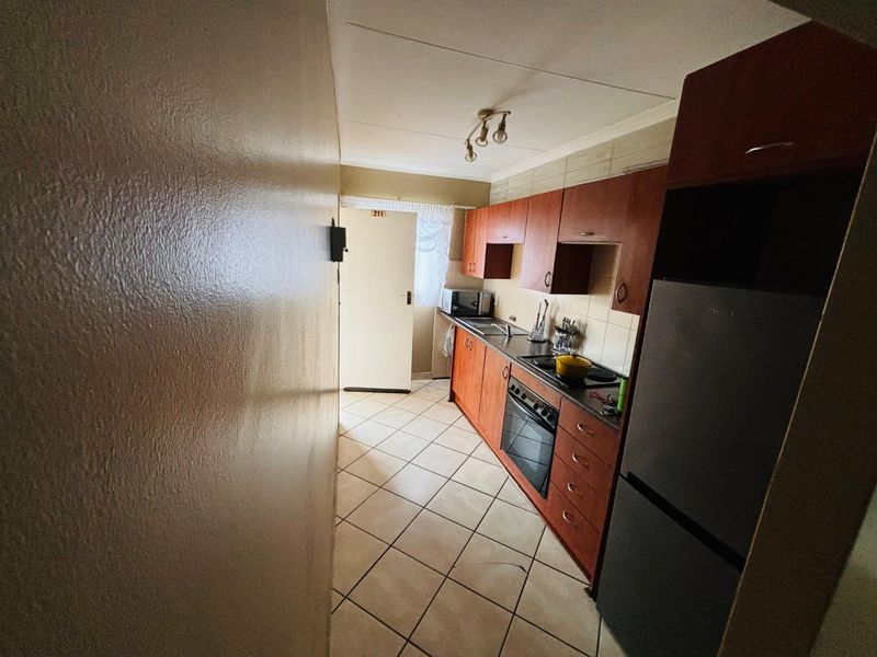 Two-bed apartment/flat in Buccleuch,Sandton -secure now!! - Photo 2