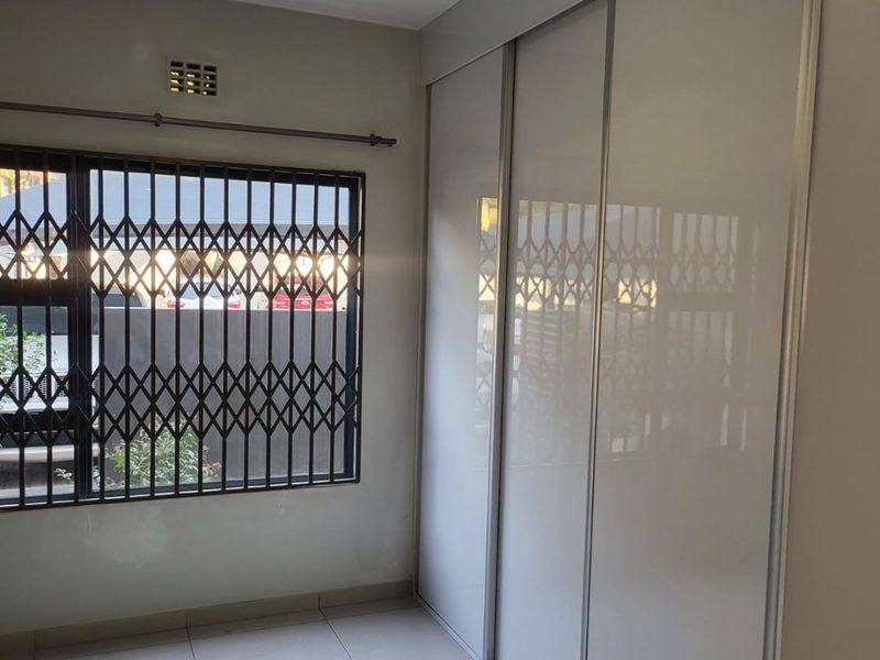 3-bedroom & 2-bathroom stylish  apartment, secure now!! - Photo 9