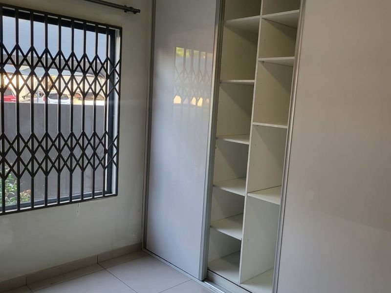 3-bedroom & 2-bathroom stylish  apartment, secure now!! - Photo 8