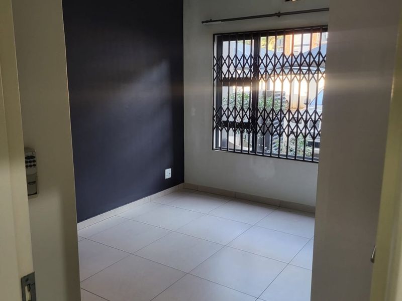 3-bedroom & 2-bathroom stylish  apartment, secure now!! - Photo 6