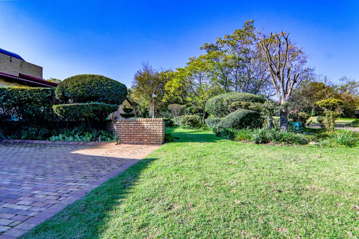 SPACIOUS HOMESTEAD/RANDJESFONTEIN ESTATE - Photo 3