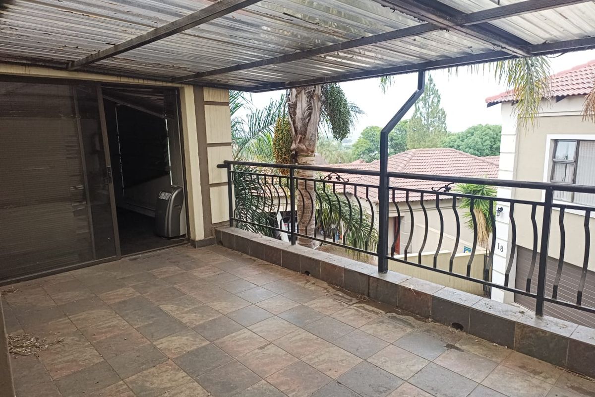 Spacious Family Home with Bonus Office/Guest Suite - Photo 4