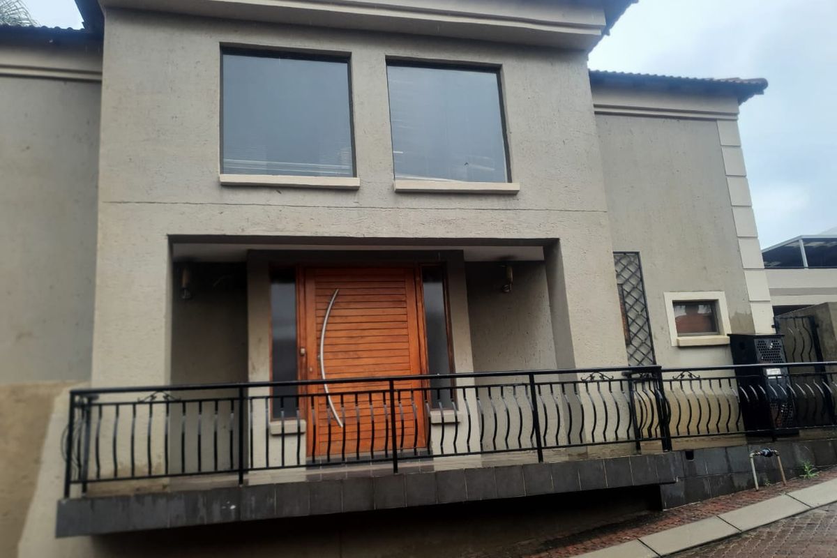 Spacious Family Home with Bonus Office/Guest Suite - Photo 3