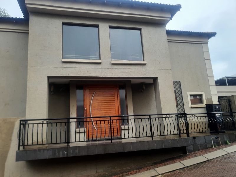 Spacious Family Home with Bonus Office/Guest Suite - Photo 3