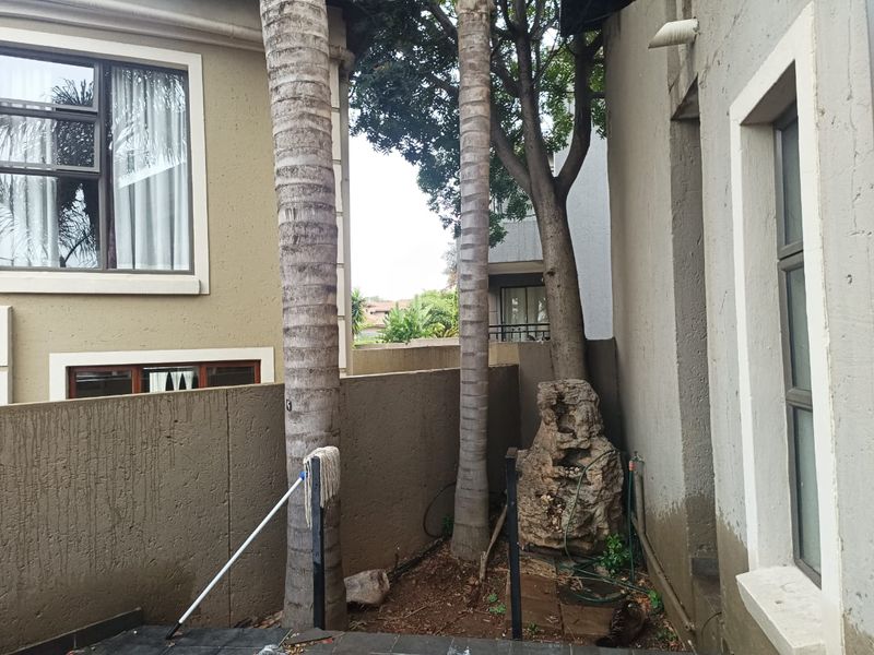 Spacious Family Home with Bonus Office/Guest Suite - Photo 5