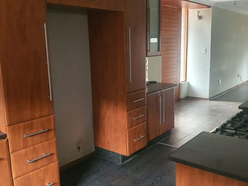 Spacious Family Home with Bonus Office/Guest Suite - Photo 9