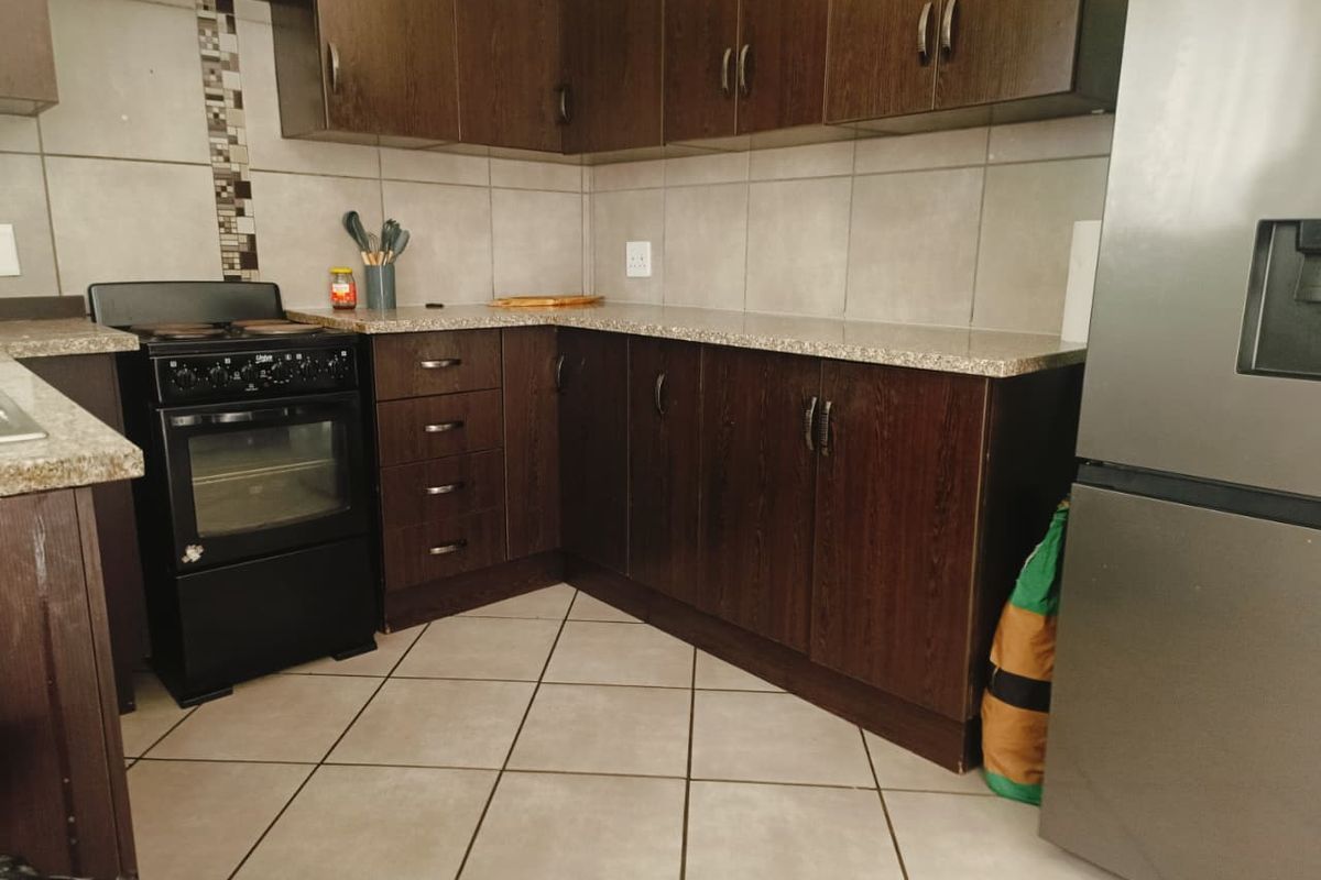 2-Bedroom Apartment in Secure Complex - Photo 4