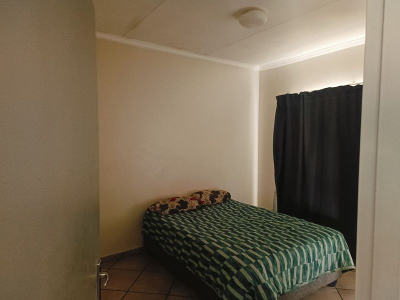 2-Bedroom Apartment in Secure Complex - Photo 9