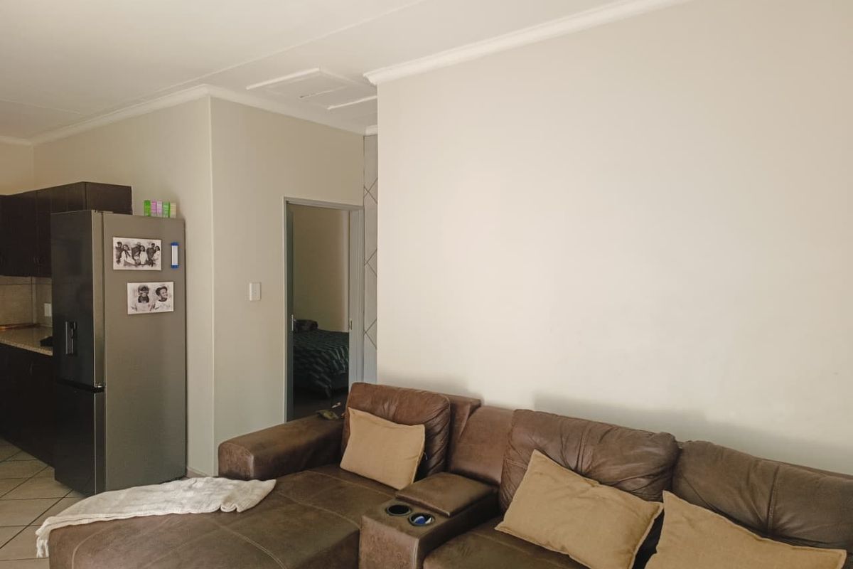 2-Bedroom Apartment in Secure Complex - Photo 3