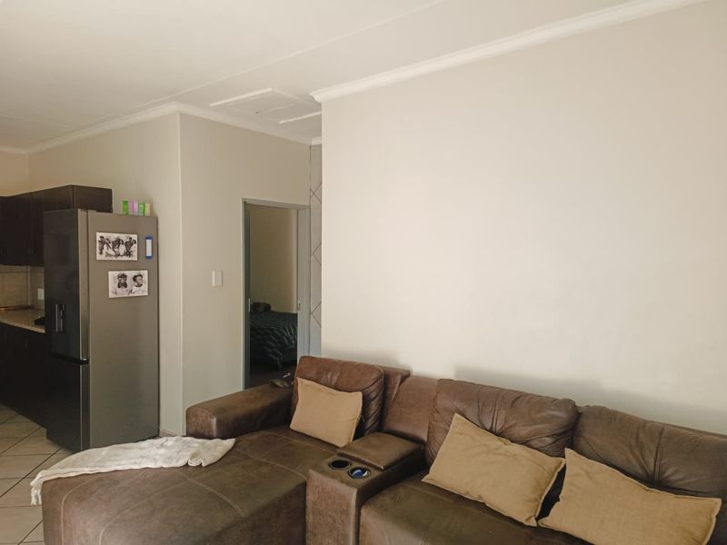 2-Bedroom Apartment in Secure Complex - Photo 3