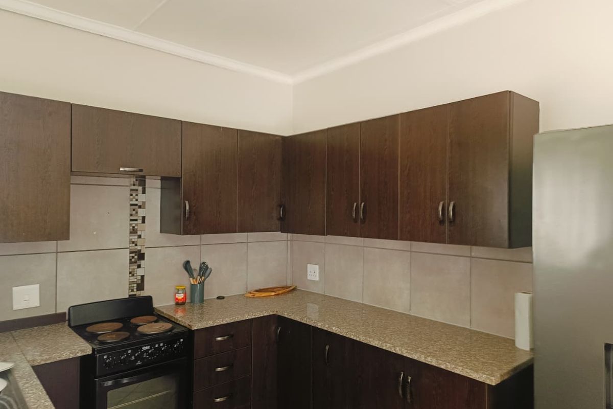 2-Bedroom Apartment in Secure Complex - Photo 5