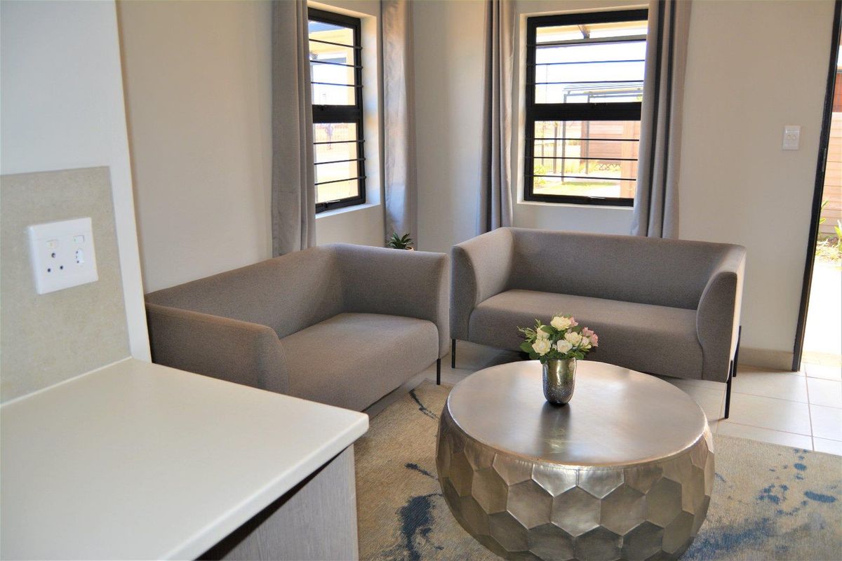 Brand-new 2 bedroomed house for sale in Protea Glen  - Photo 5