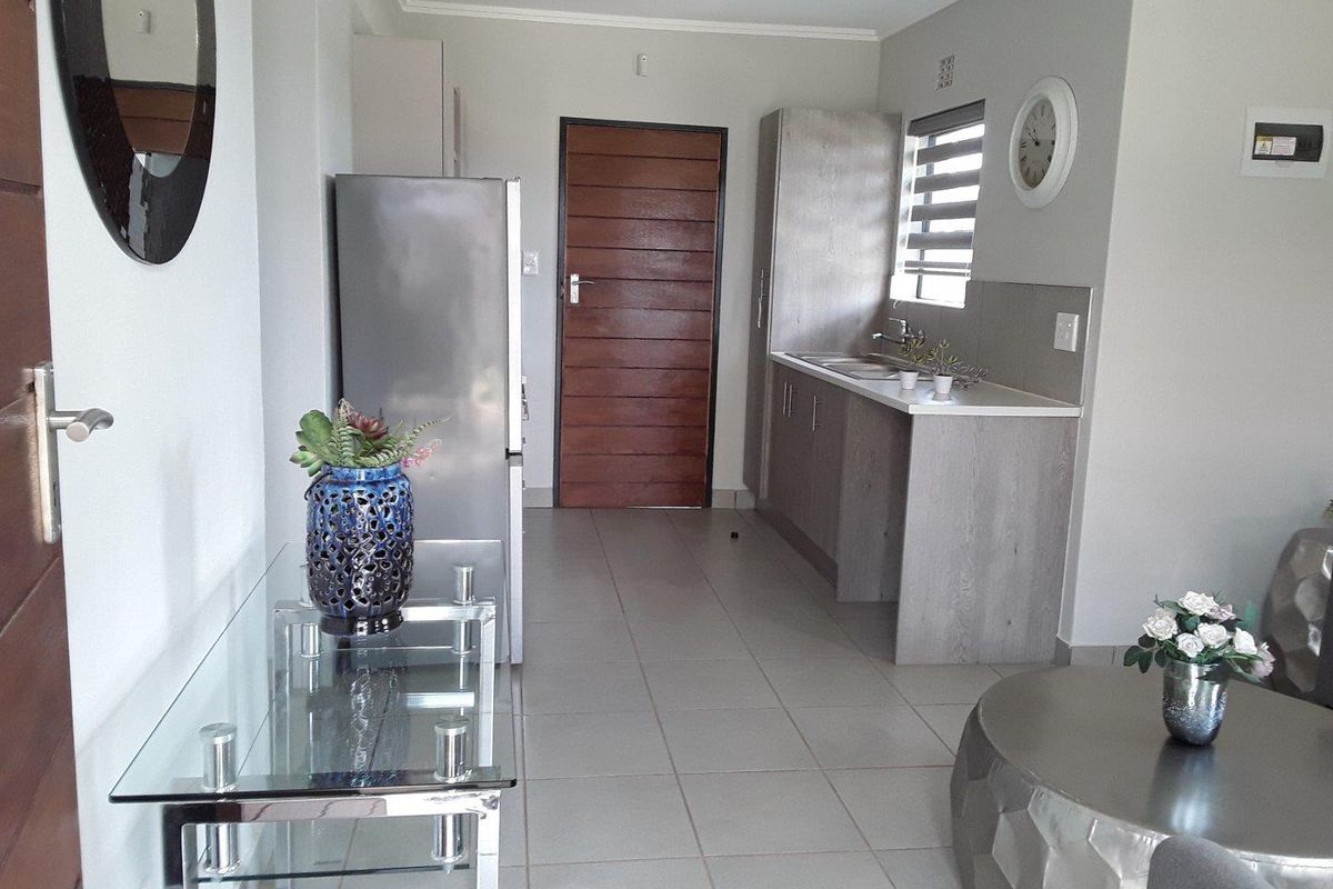 Brand-new 2 bedroomed house for sale in Protea Glen  - Photo 3