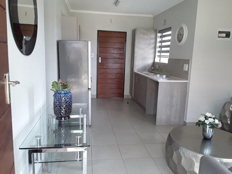 Brand-new 2 bedroomed house for sale in Protea Glen  - Photo 3