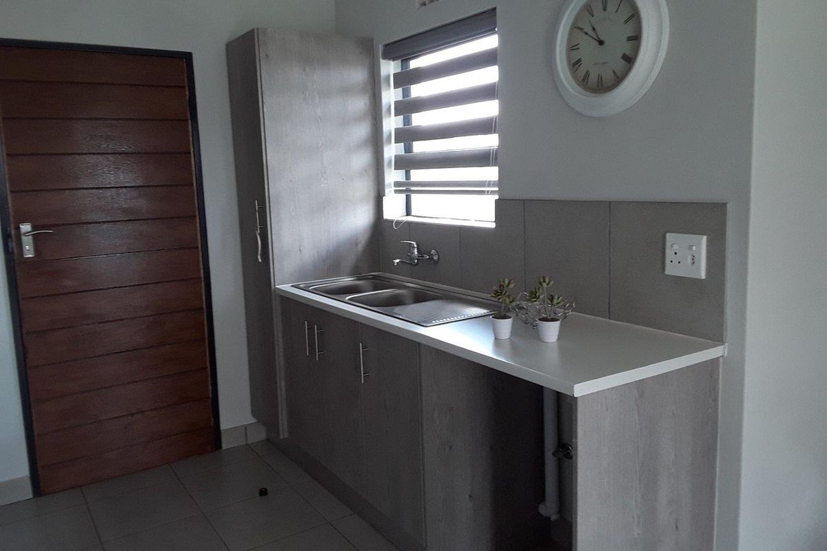 Brand-new 2 bedroomed house for sale in Protea Glen  - Photo 4