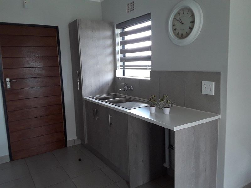 Brand-new 2 bedroomed house for sale in Protea Glen  - Photo 4