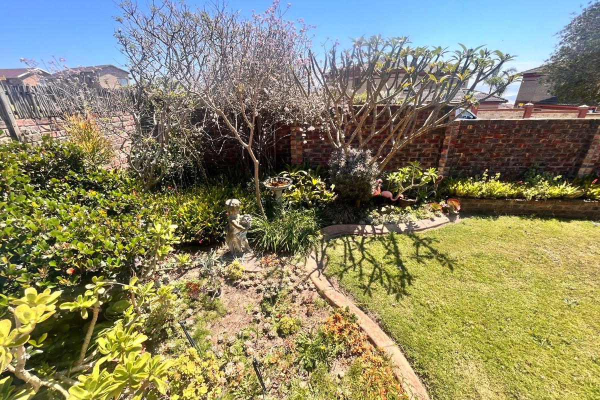 Immaculate 3-Bedroom Home with Scenic Views and Bonus Cottage  - Photo 5