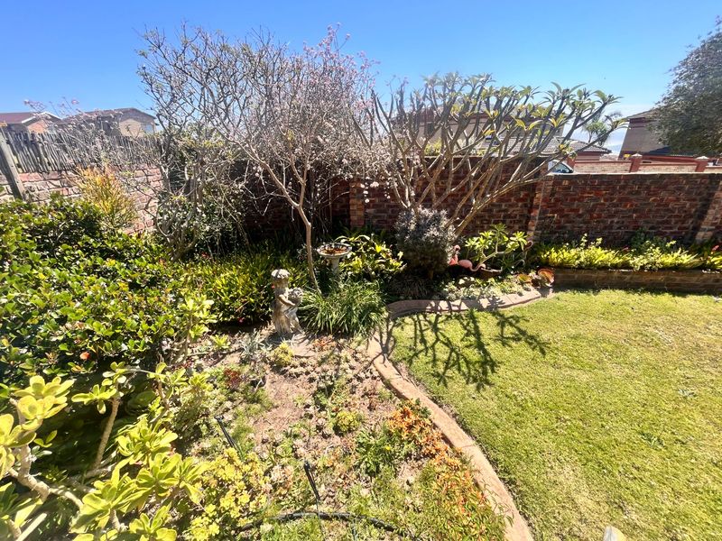 Immaculate 3-Bedroom Home with Scenic Views and Bonus Cottage  - Photo 5