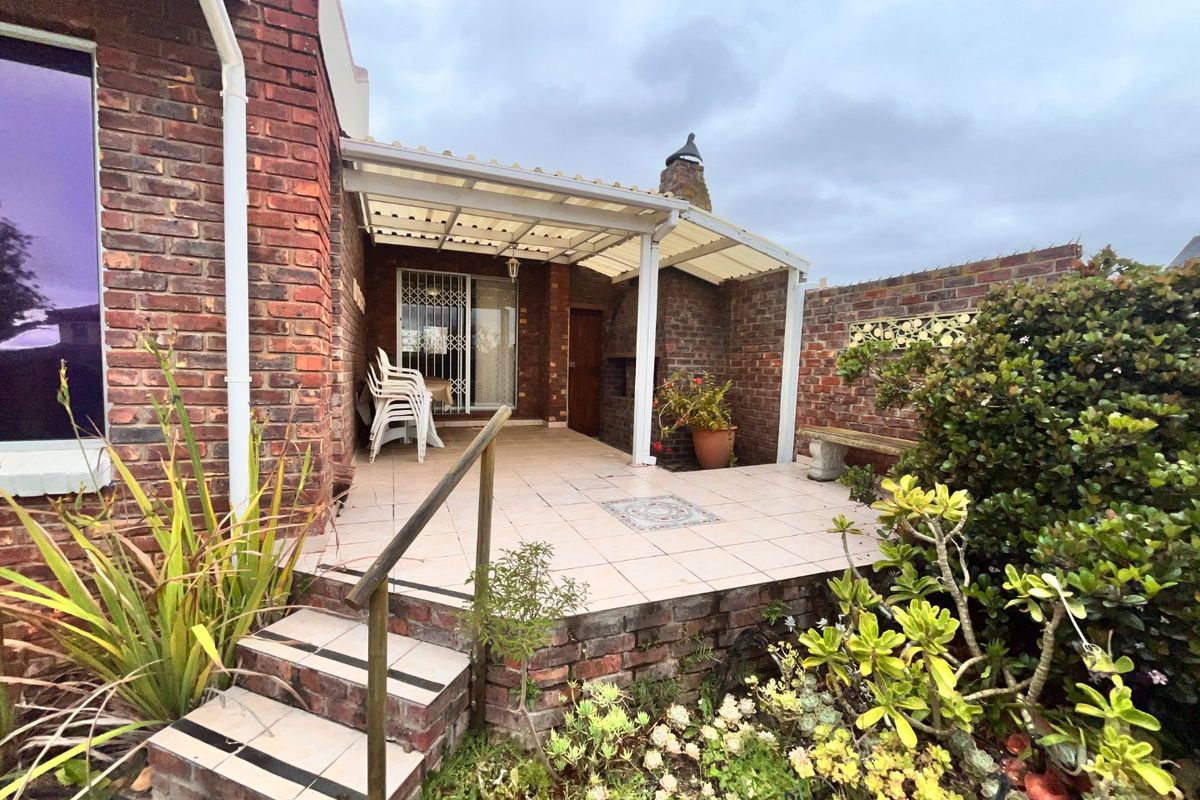 Immaculate 3-Bedroom Home with Scenic Views and Bonus Cottage  - Photo 3