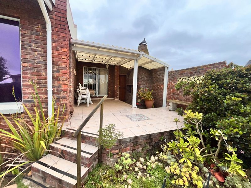 Immaculate 3-Bedroom Home with Scenic Views and Bonus Cottage  - Photo 3