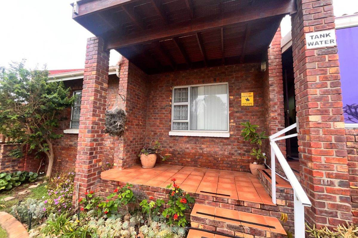 Immaculate 3-Bedroom Home with Scenic Views and Bonus Cottage  - Photo 2