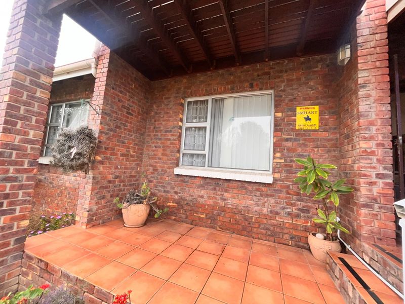 Immaculate 3-Bedroom Home with Scenic Views and Bonus Cottage  - Photo 6