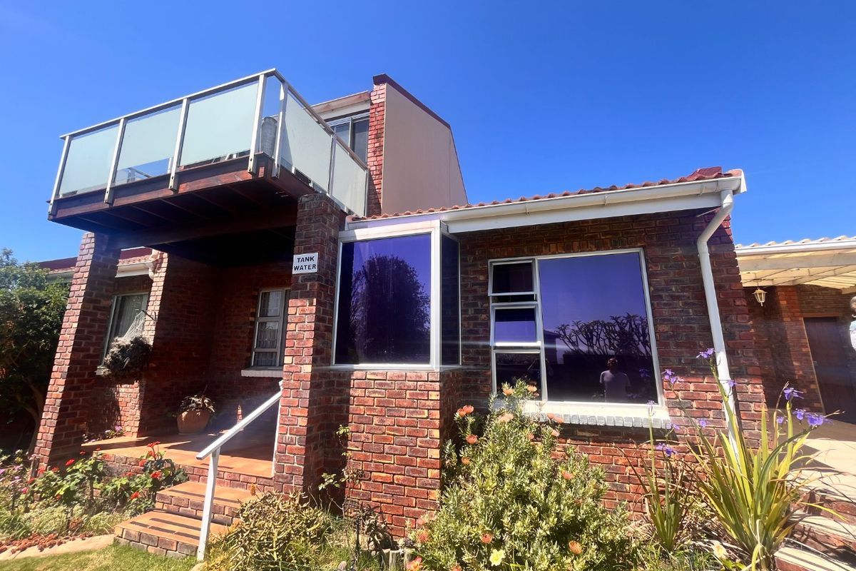 Immaculate 3-Bedroom Home with Scenic Views and Bonus Cottage  - Photo 4