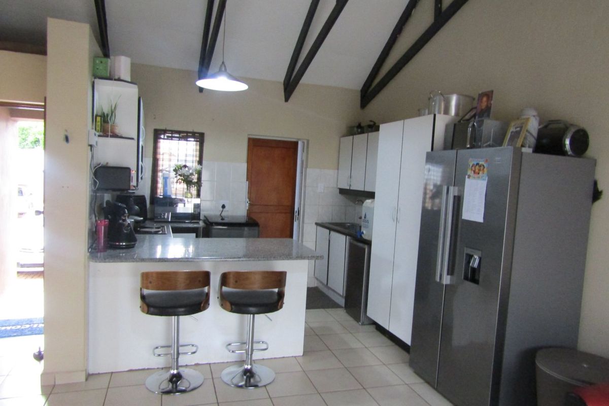Cozy Thabazimbi flat with open plan charm - Photo 4