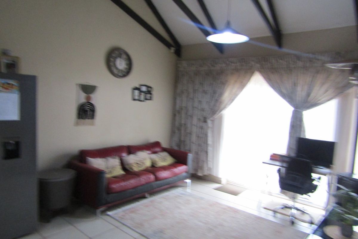 Cozy Thabazimbi flat with open plan charm - Photo 5