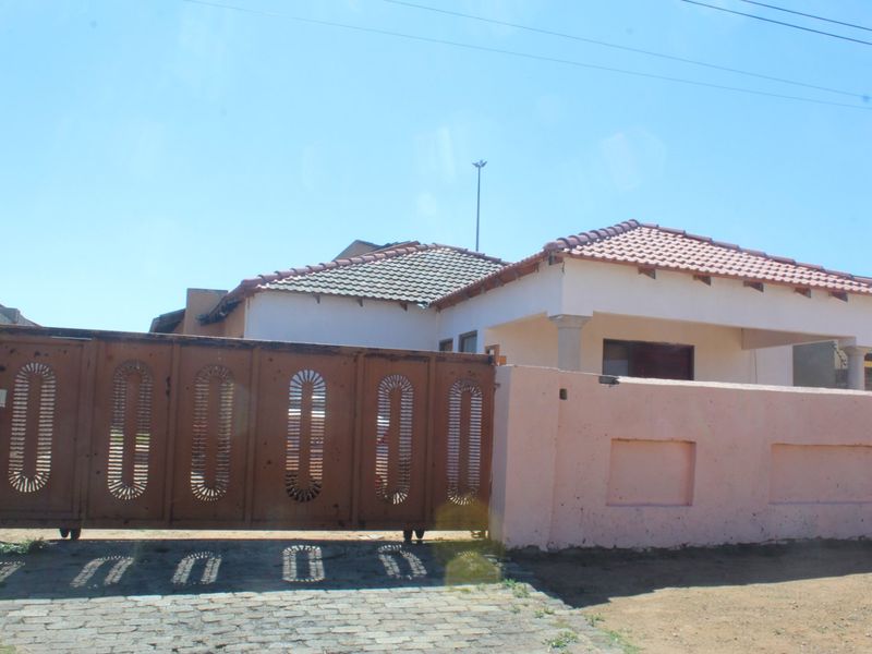 RDP House for sale in Lufhereng Ext 1 - Photo 6