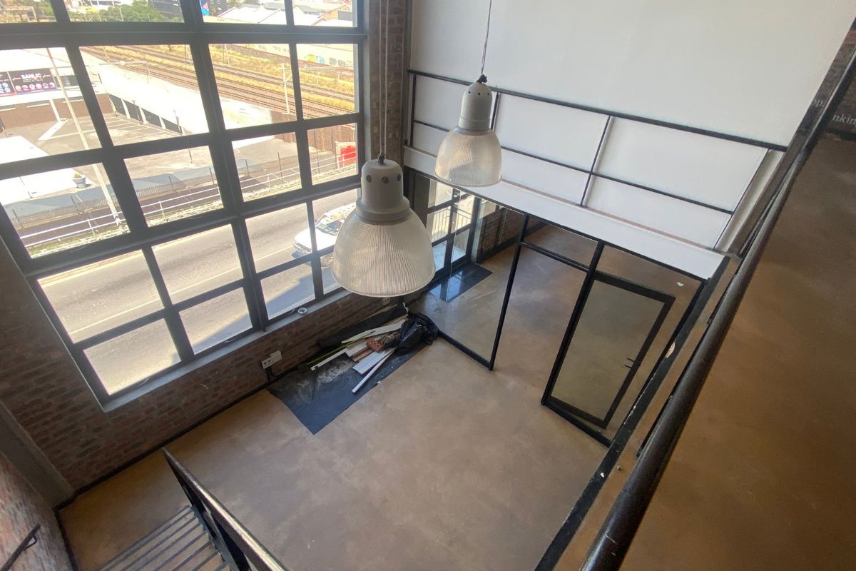 306m2 Commercial Space to Let  - Photo 4