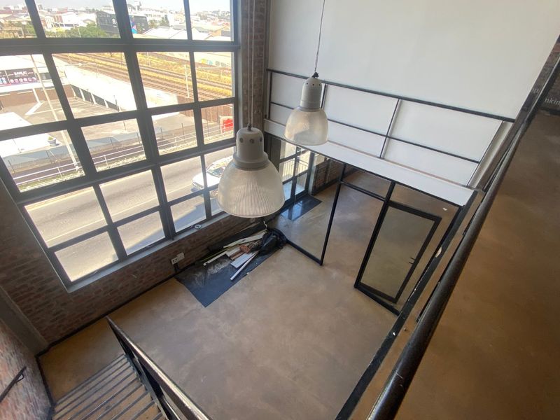 306m2 Commercial Space to Let  - Photo 4