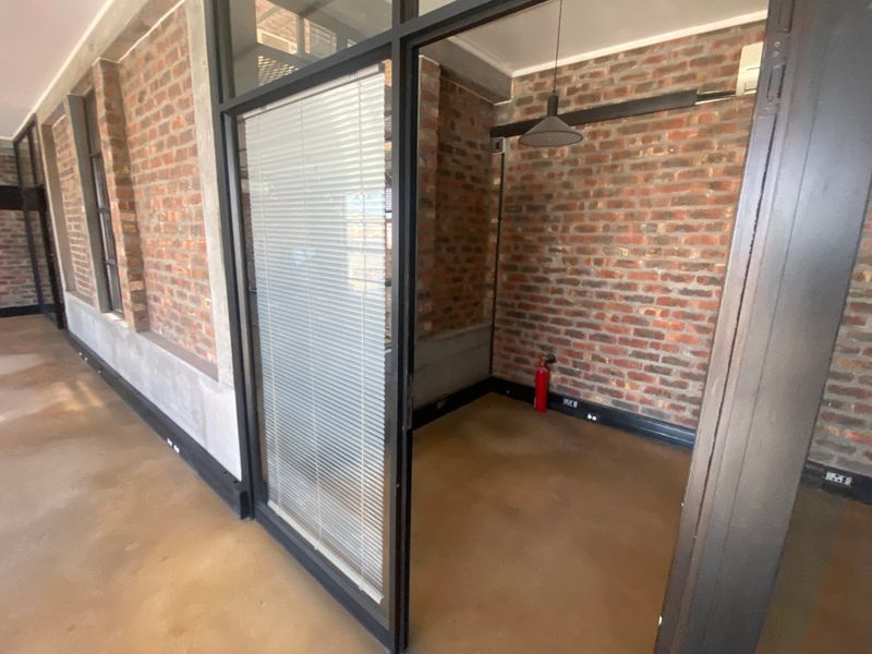 306m2 Commercial Space to Let  - Photo 6