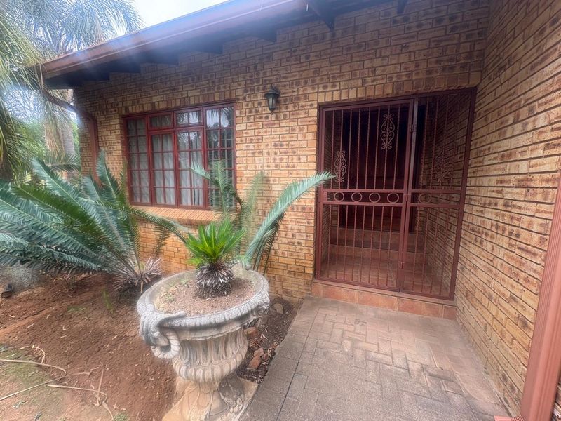 A Well Established 3 Bed 2 Bath Low-Maintenance Face-Brick Home For Sale in Helderkruin - Photo 4