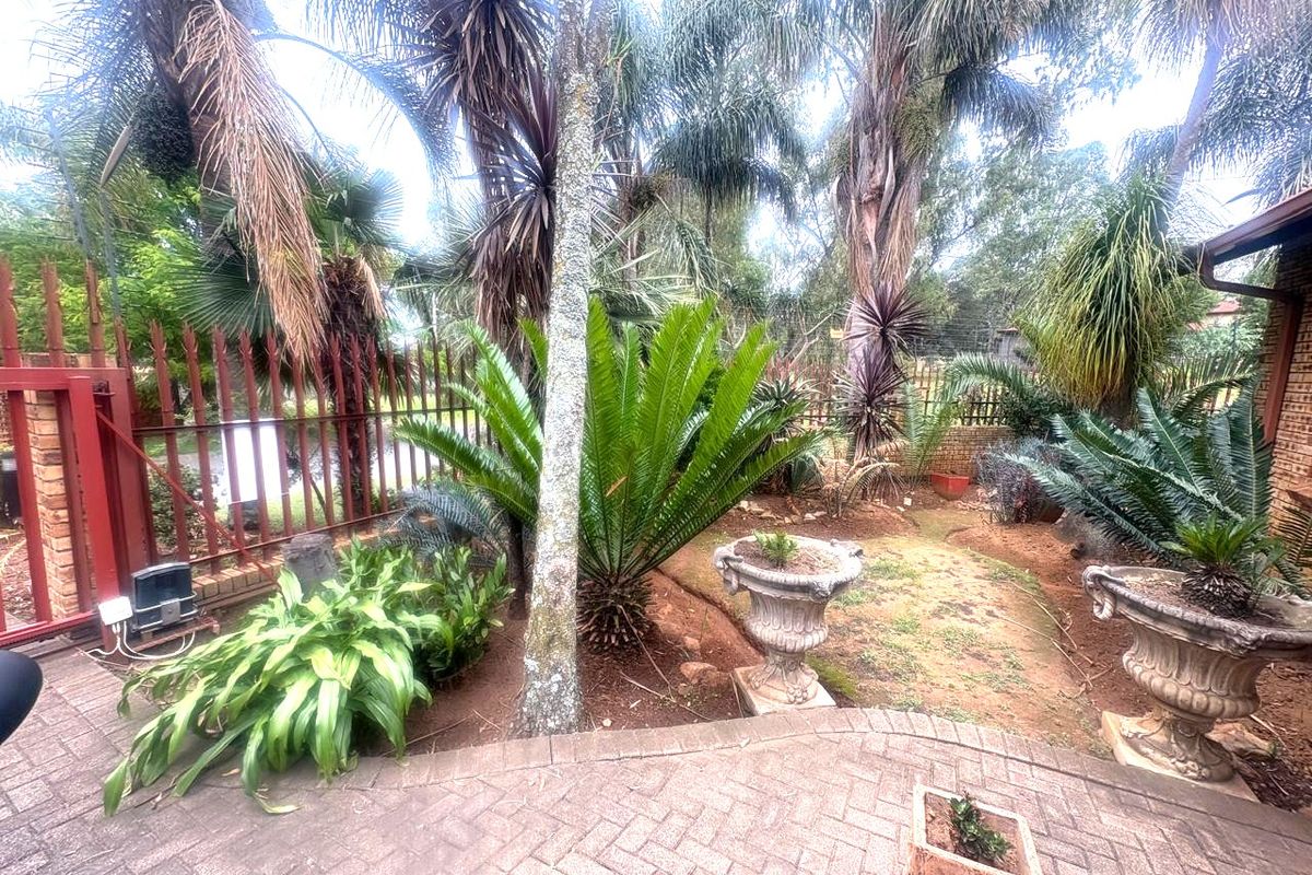 A Well Established 3 Bed 2 Bath Low-Maintenance Face-Brick Home For Sale in Helderkruin - Photo 3