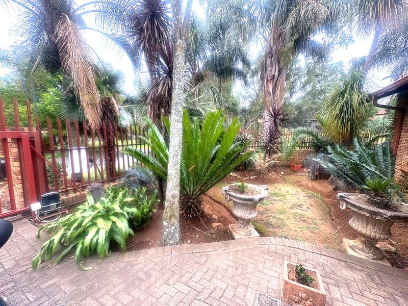 A Well Established 3 Bed 2 Bath Low-Maintenance Face-Brick Home For Sale in Helderkruin - Photo 3