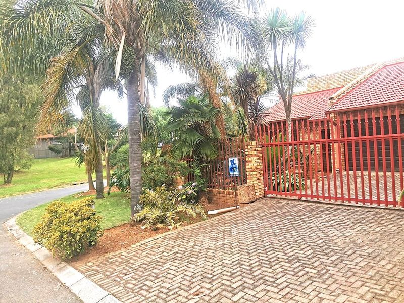 A Well Established 3 Bed 2 Bath Low-Maintenance Face-Brick Home For Sale in Helderkruin - Photo 2
