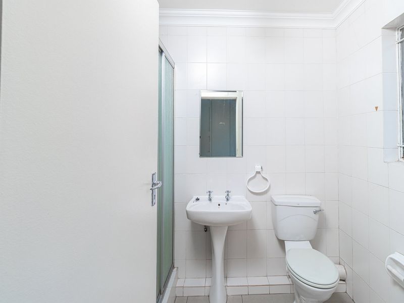 1st Floor newly renovated unit - 2 bedroom 2 bathroom  - Photo 7