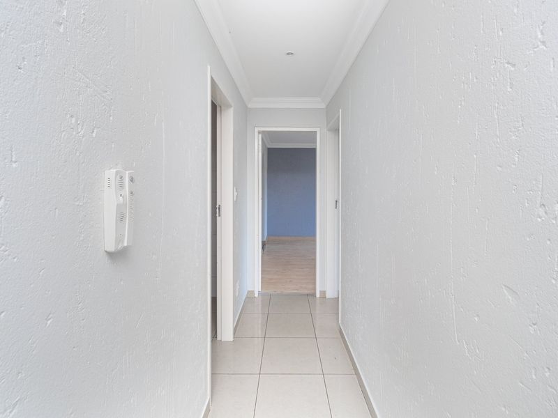 1st Floor newly renovated unit - 2 bedroom 2 bathroom  - Photo 6