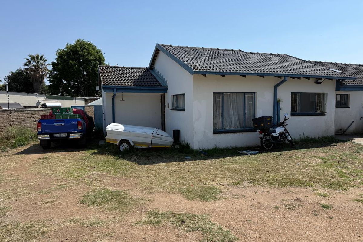 SOLE MANDATE-THE BEST OF BOTH WORLDS IN PENINA PARK - Photo 3