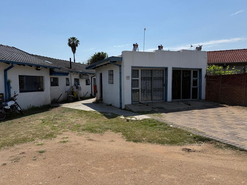 SOLE MANDATE-THE BEST OF BOTH WORLDS IN PENINA PARK - Photo 2