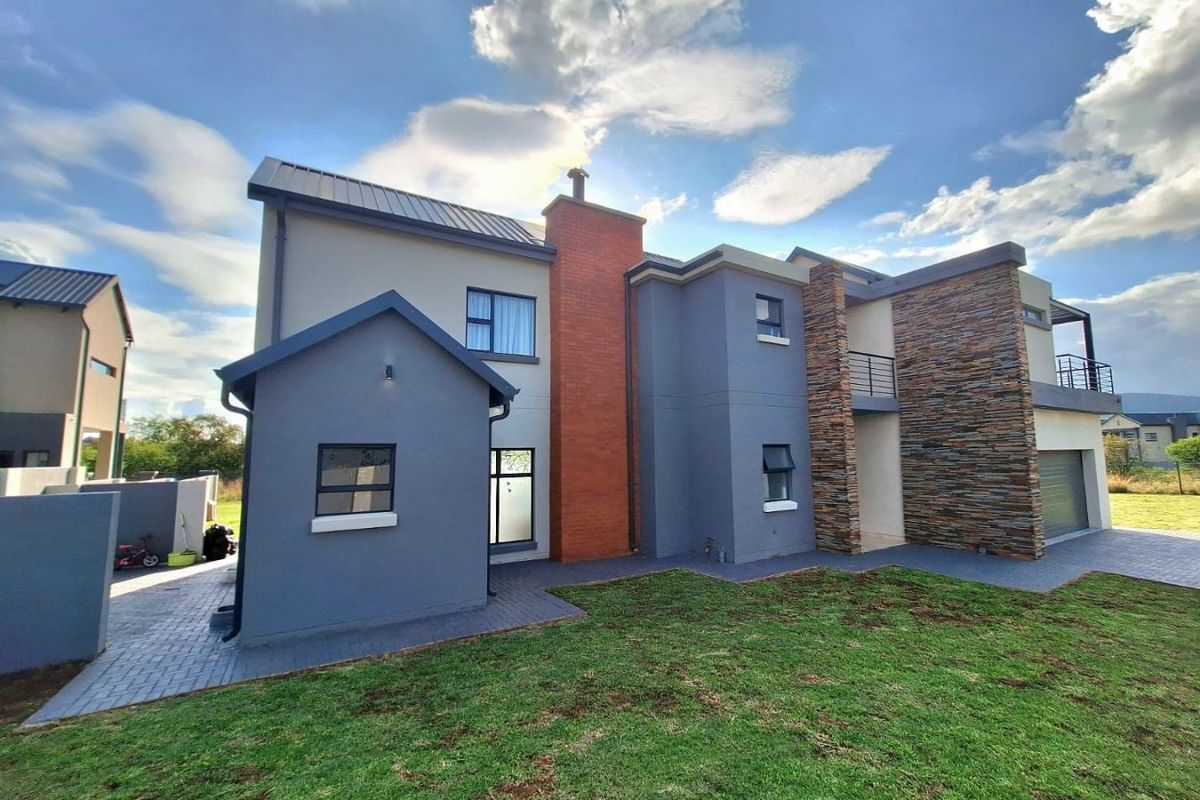 BRAND NEW MODERN DOUBLE STOREY HOUSE – LA CAMARGUE PRIVATE  COUNTRY ESTATE. - Photo 2