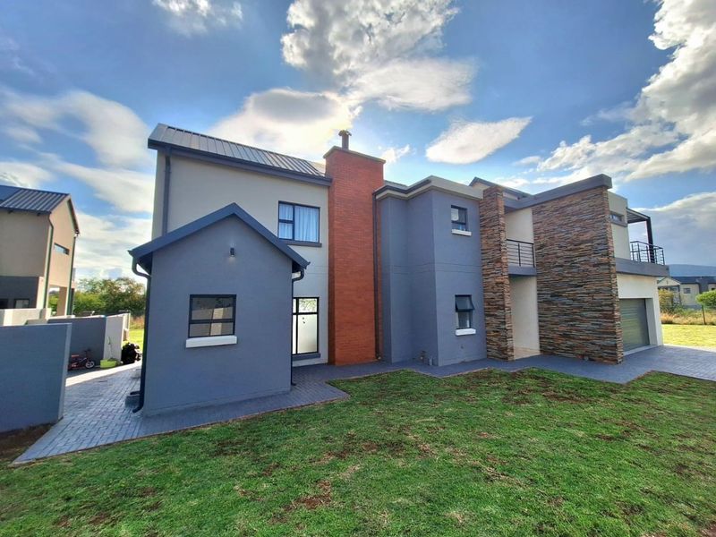 BRAND NEW MODERN DOUBLE STOREY HOUSE – LA CAMARGUE PRIVATE  COUNTRY ESTATE. - Photo 2