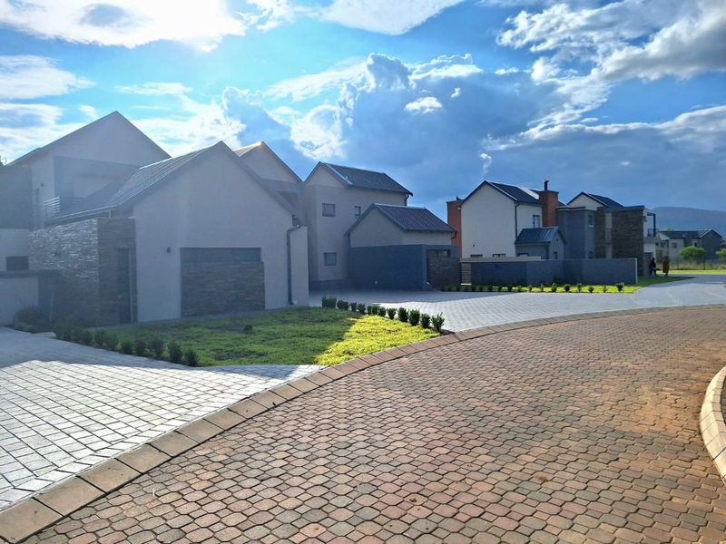 BRAND NEW MODERN DOUBLE STOREY HOUSE – LA CAMARGUE PRIVATE  COUNTRY ESTATE. - Photo 3