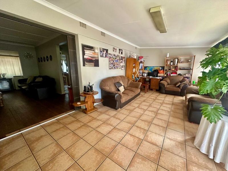 Elegant Family Home with Modern Comforts - Photo 2