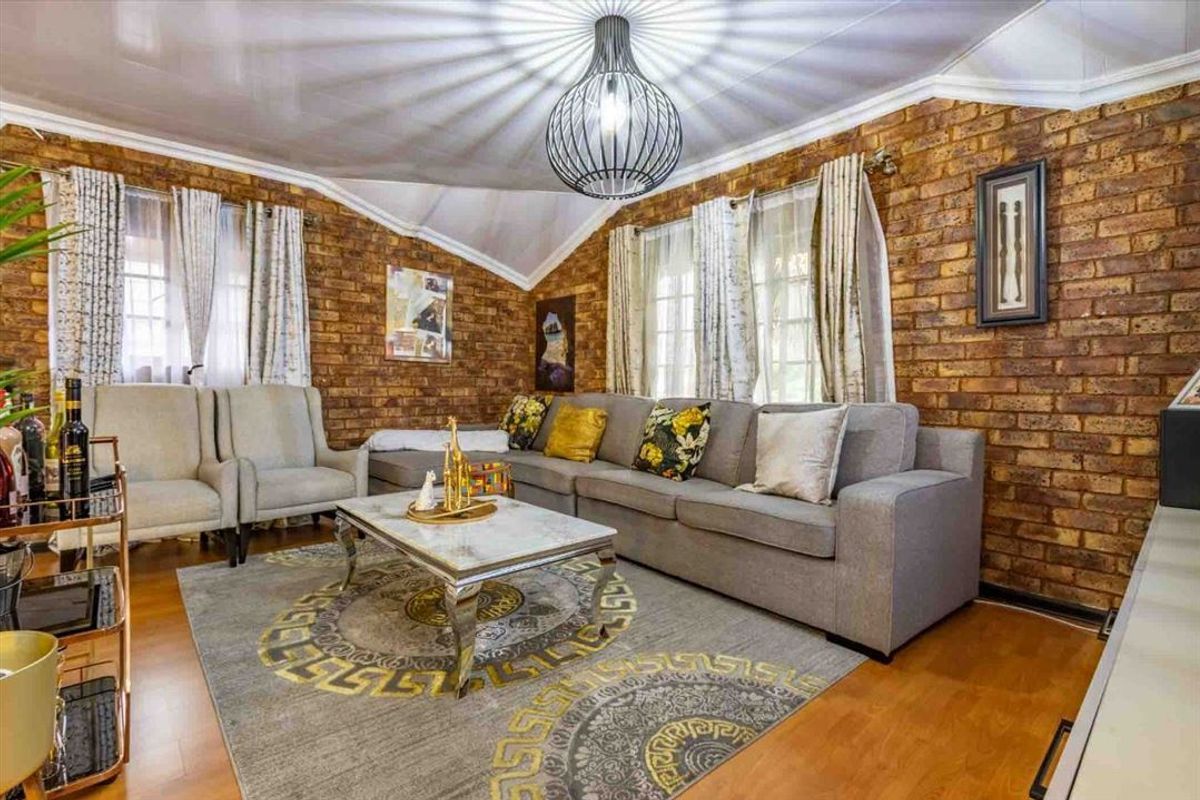 Spacious Family Home with Modern Features and Pool - Photo 2