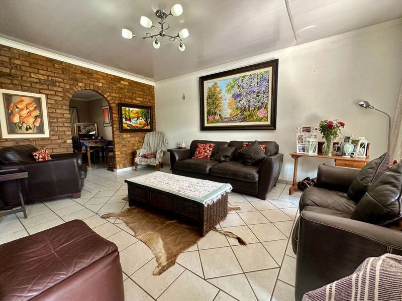 Stylish Family Home with Granny Flat and Pool - Photo 2