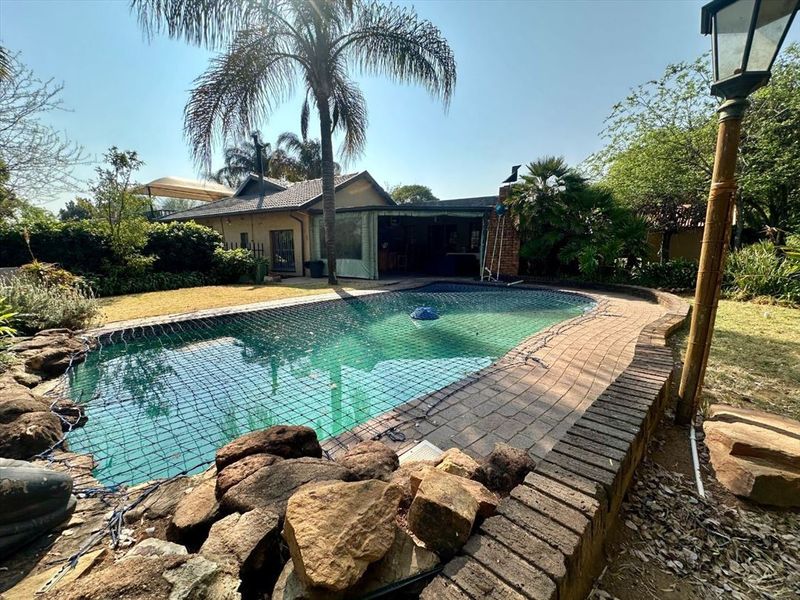 Stylish Family Home with Granny Flat and Pool - Photo 3