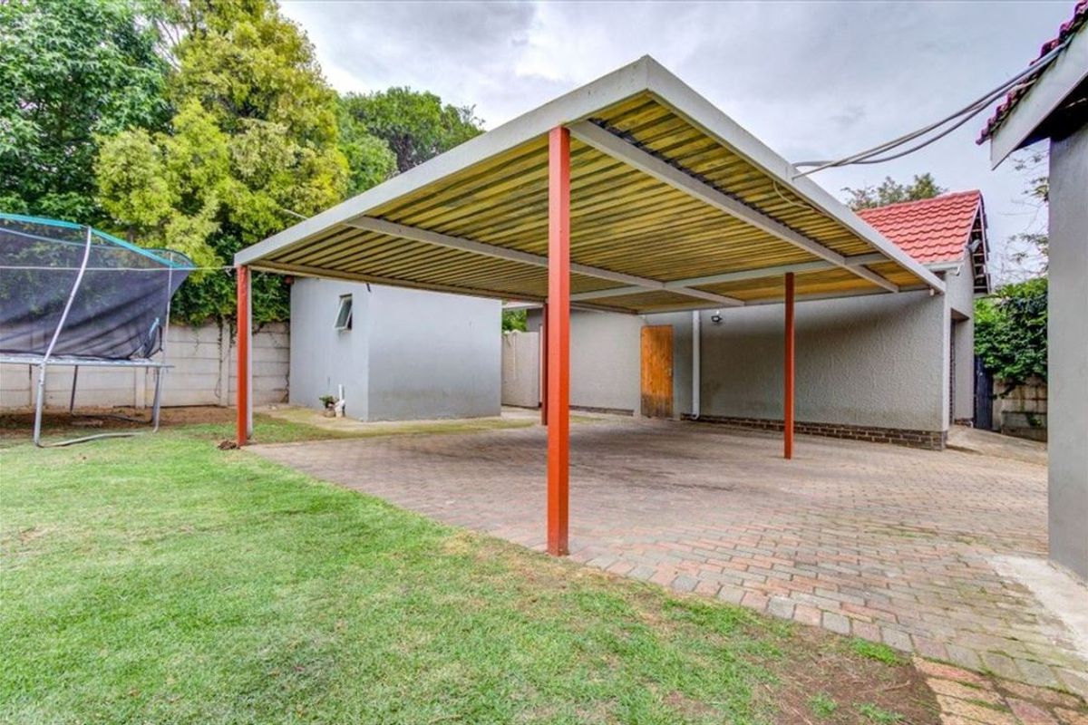 Spacious Family Residence with Modern Comfort and Style - Photo 3