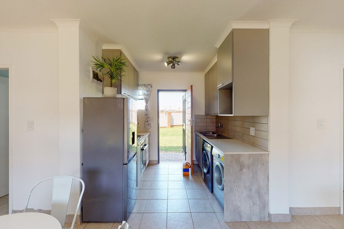 4 Bedroom 2 Bathroom apartment for sale in Ashwood, Monavoni! - Photo 3